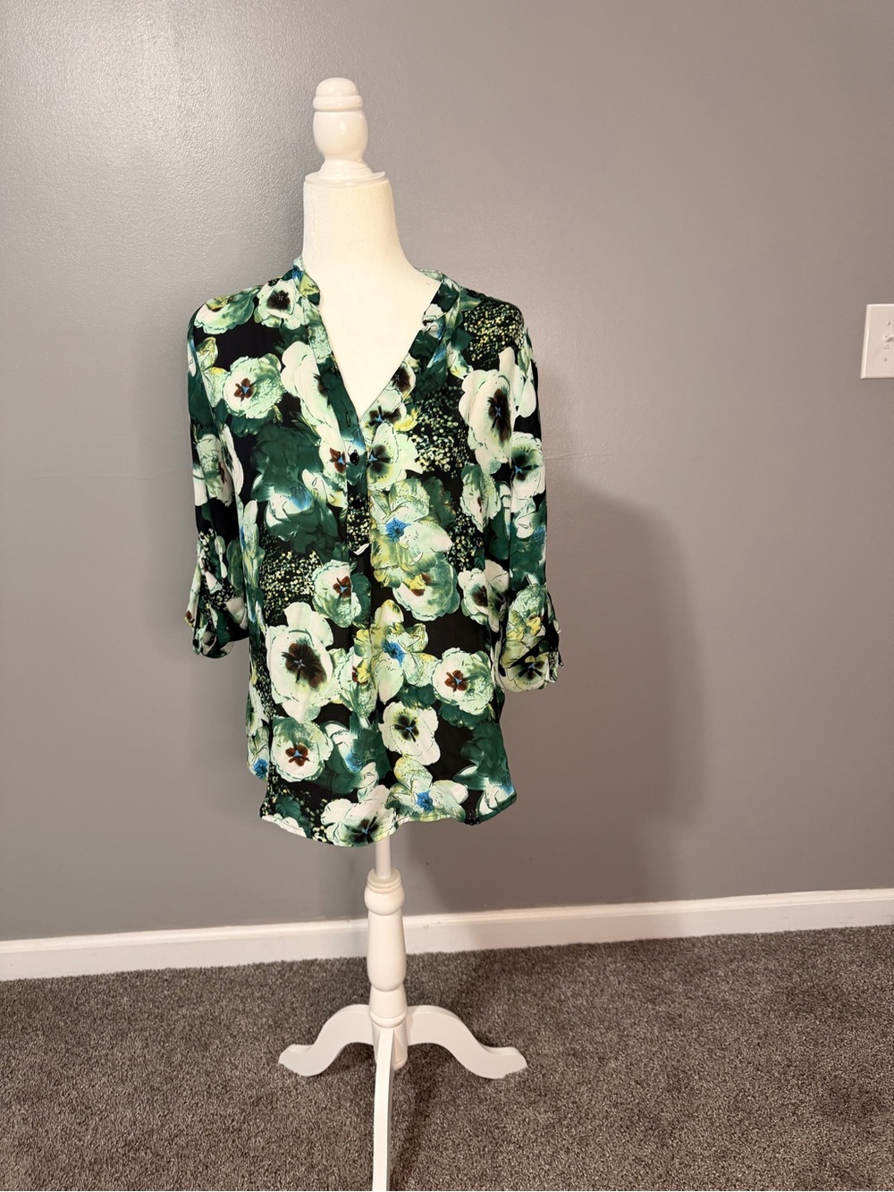 Kim Rogers Dark Green & White Floral V-Neck Blouse